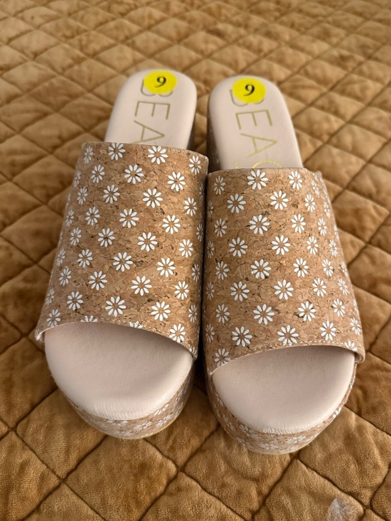 Beach By Matisse Shoes - Daisy-Embellished Cork Slide Mules in Tan